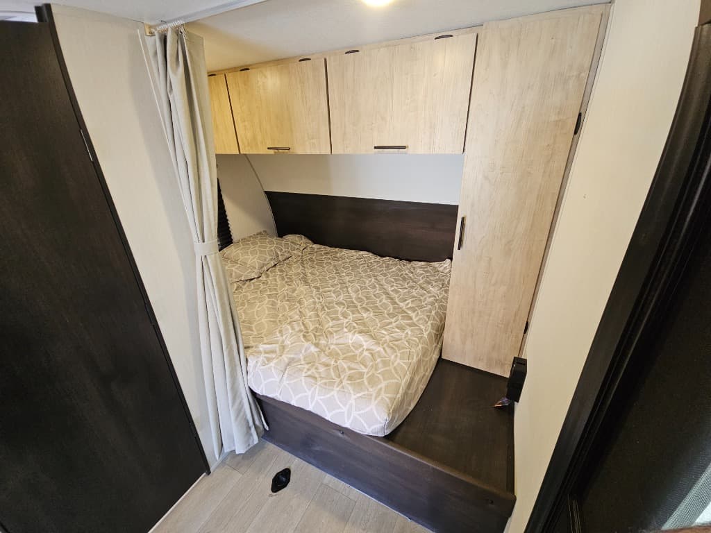 2026 Forest River 2026 Forest River Cherokee Grey Wolf Toy Hauler - thumbnail 20