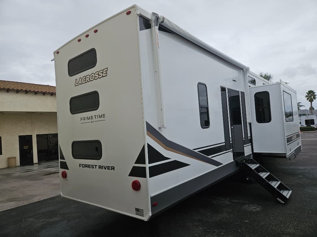 2026 Prime Time RV 2026 Prime Time RV LaCrosse - thumbnail 3