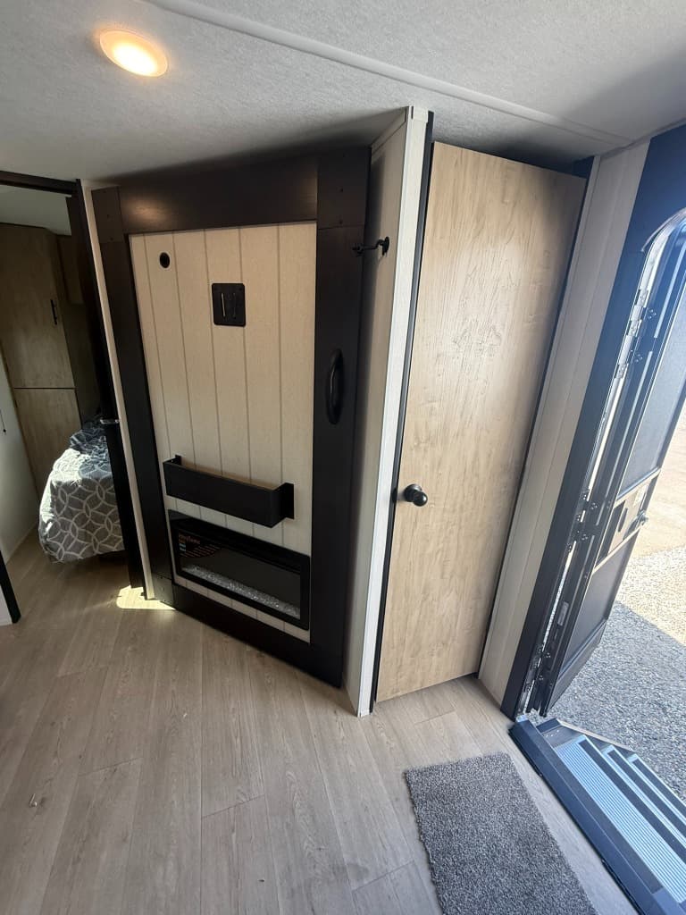 2026 Forest River 2026 Forest River Cherokee Grey Wolf Black Label Toy Hauler - thumbnail 22