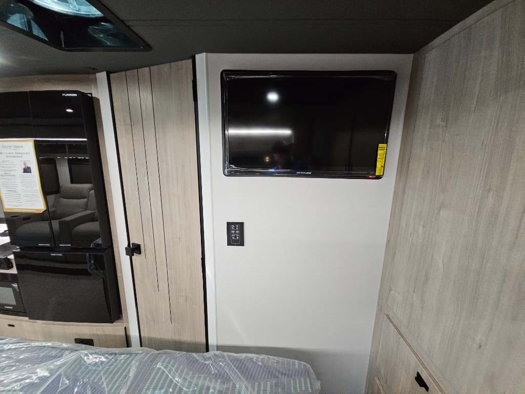 2026 Grand Design 2026 Grand Design Lineage Series M - thumbnail 19