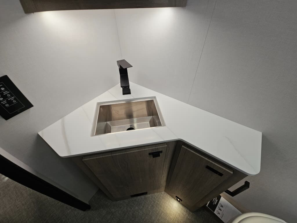 2026 Grand Design 2026 Grand Design Lineage Series M - thumbnail 33