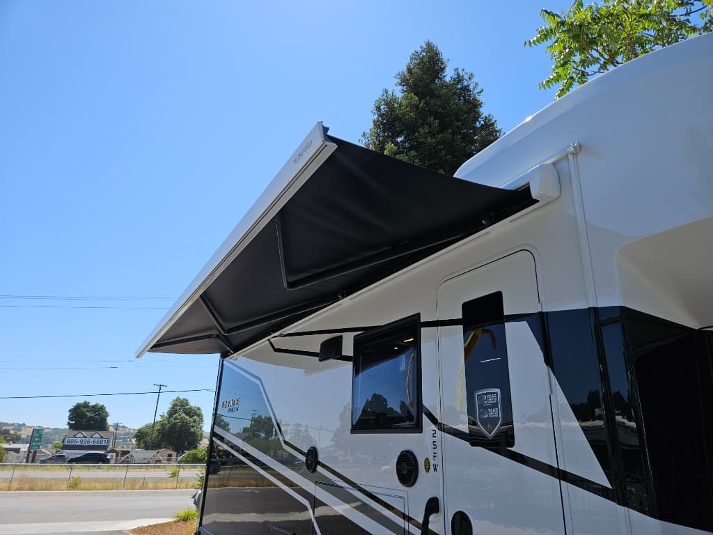 2026 Grand Design 2026 Grand Design Lineage Series M - thumbnail 44