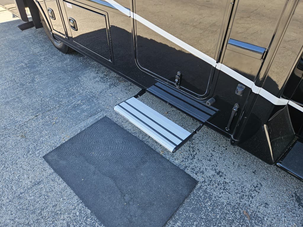 2026 Grand Design 2026 Grand Design Lineage Series M - thumbnail 45