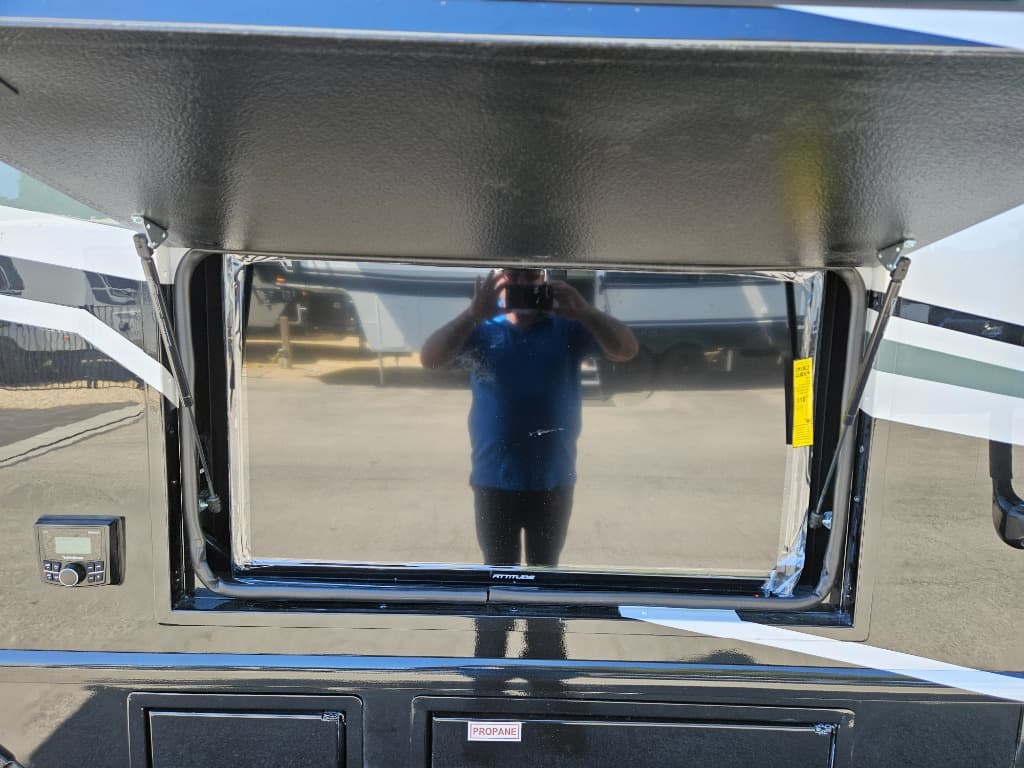 2026 Grand Design 2026 Grand Design Lineage Series M - thumbnail 48