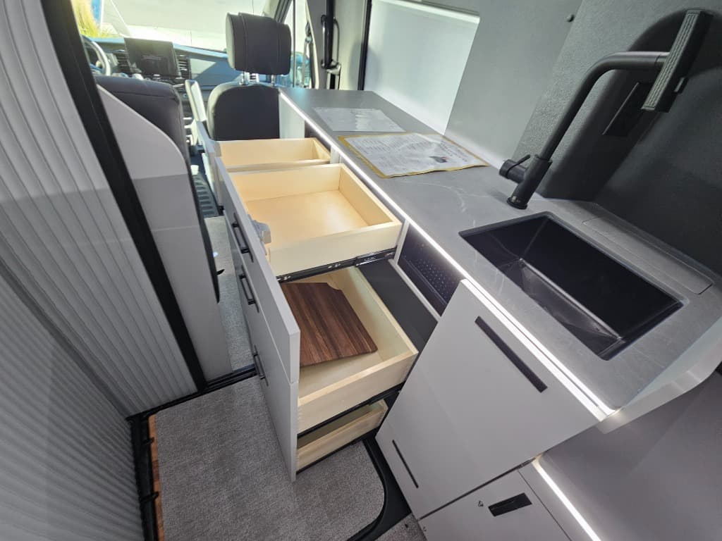 2026 Grand Design 2026 Grand Design Lineage Series Vt - thumbnail 19