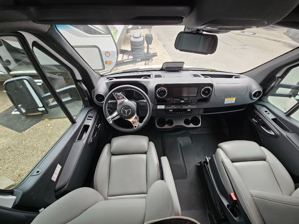 2026 Grand Design 2026 Grand Design Lineage Series M - thumbnail 42