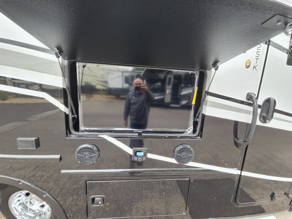 2026 Grand Design 2026 Grand Design Lineage Series M - thumbnail 49