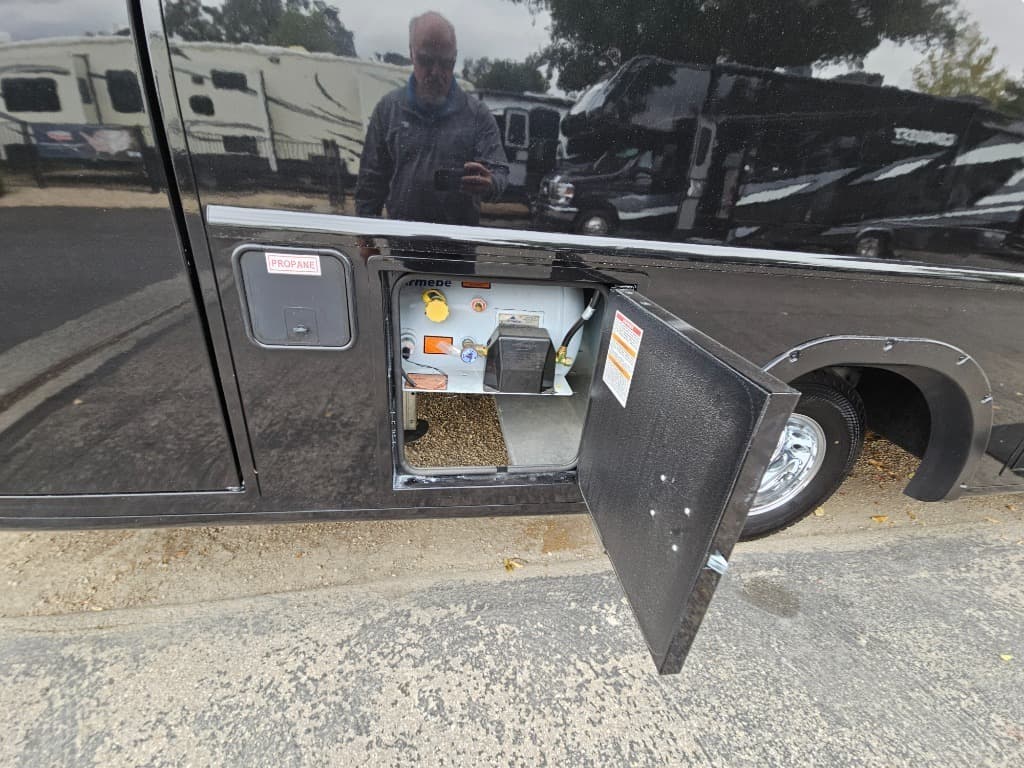 2026 Grand Design 2026 Grand Design Lineage Series M - thumbnail 52