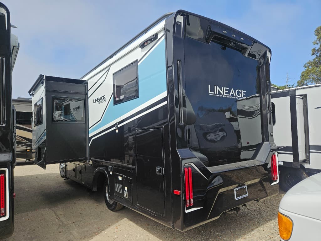 2026 Grand Design 2026 Grand Design Lineage Series M - thumbnail 4