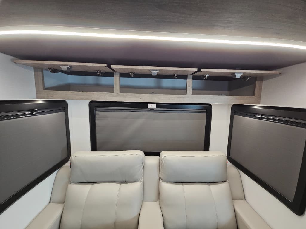 2026 Grand Design 2026 Grand Design Lineage Series M - thumbnail 11