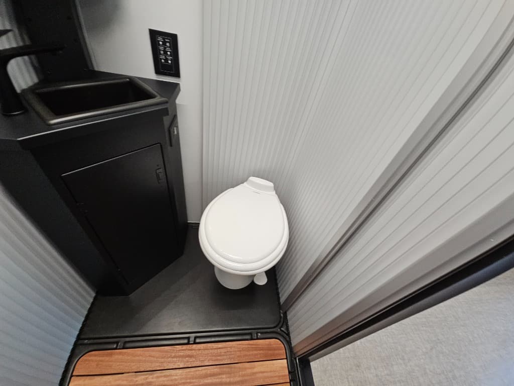 2026 Grand Design 2026 Grand Design Lineage Series M - thumbnail 13