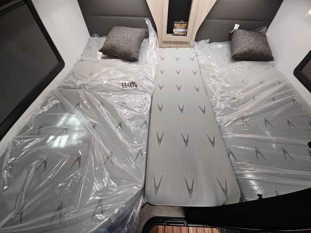 2026 Grand Design 2026 Grand Design Lineage Series M - thumbnail 19