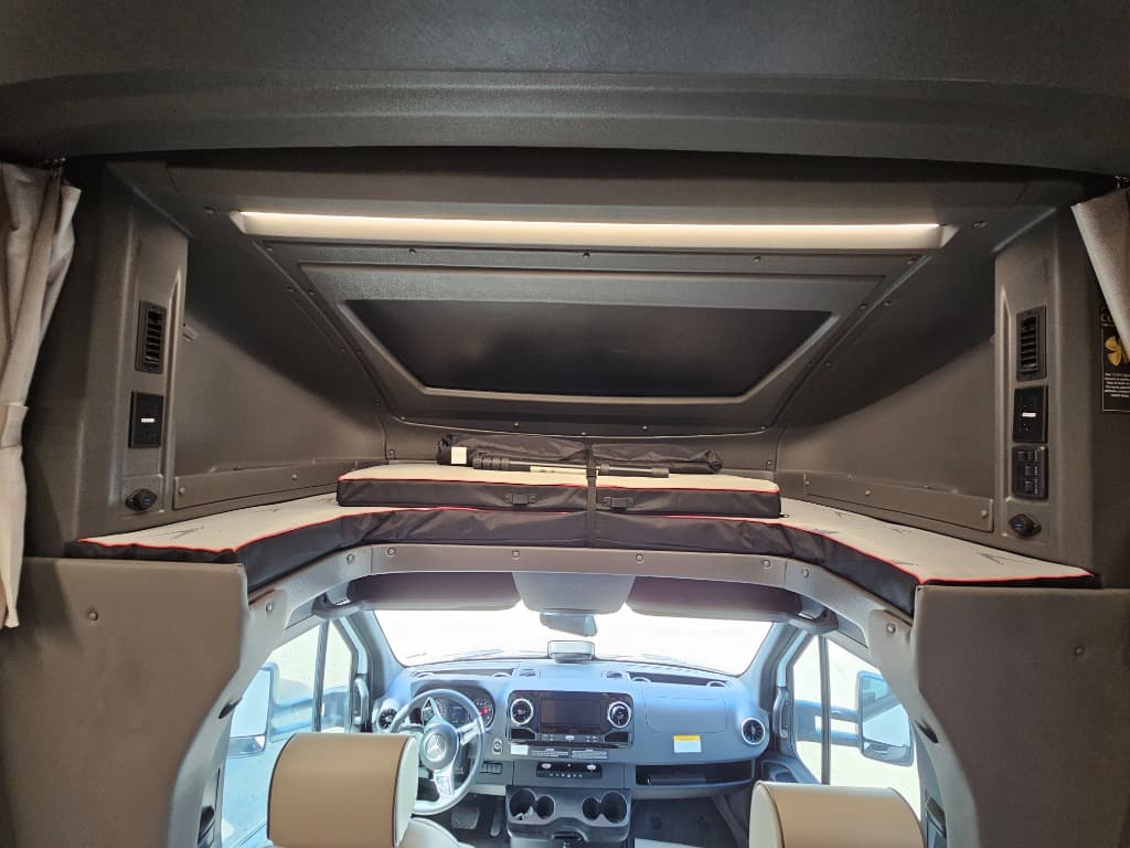 2026 Grand Design 2026 Grand Design Lineage Series M - thumbnail 37