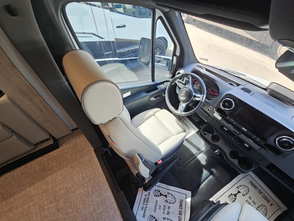 2026 Grand Design 2026 Grand Design Lineage Series M - thumbnail 39