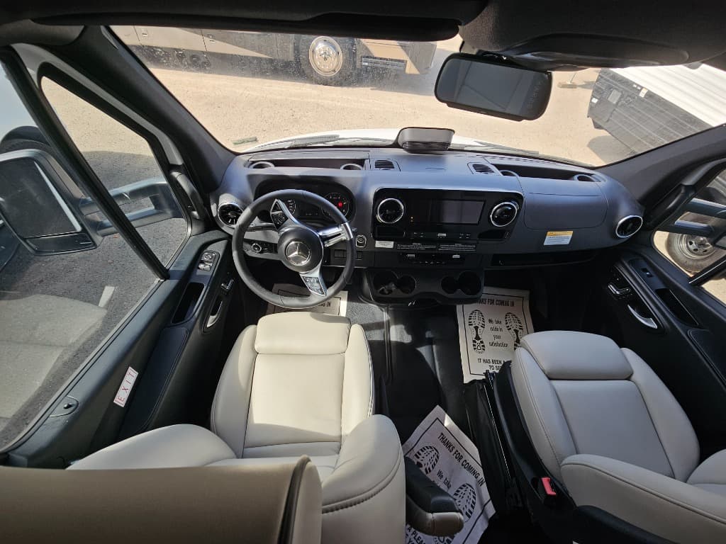 2026 Grand Design 2026 Grand Design Lineage Series M - thumbnail 41