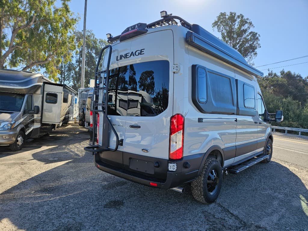 2026 Grand Design 2026 Grand Design Lineage Series Vt - thumbnail 3