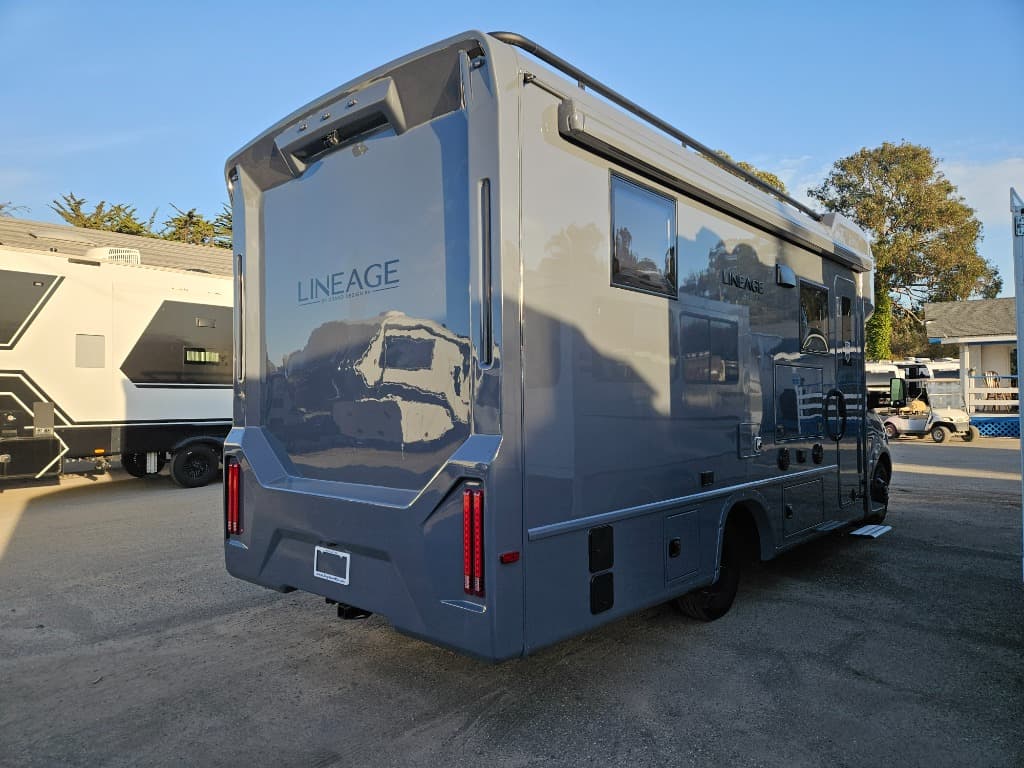 2026 Grand Design 2026 Grand Design Lineage Series M - thumbnail 3