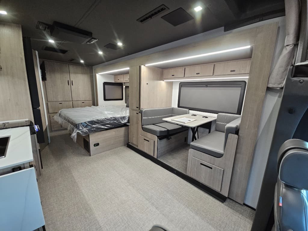 2026 Grand Design 2026 Grand Design Lineage Series M - thumbnail 8