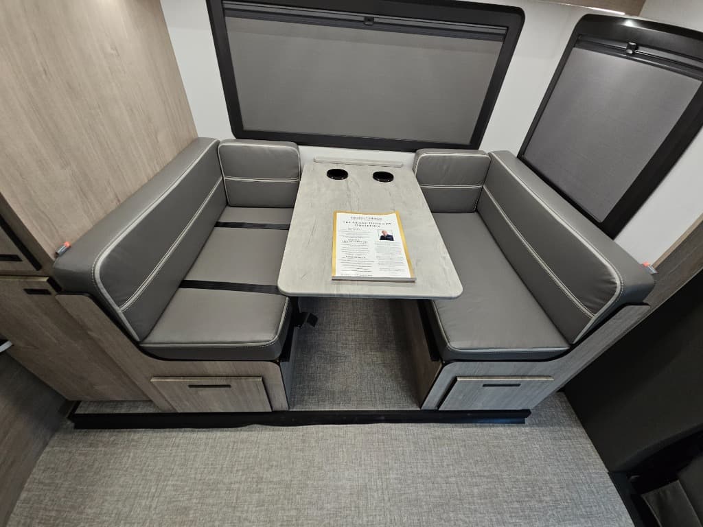 2026 Grand Design 2026 Grand Design Lineage Series M - thumbnail 11