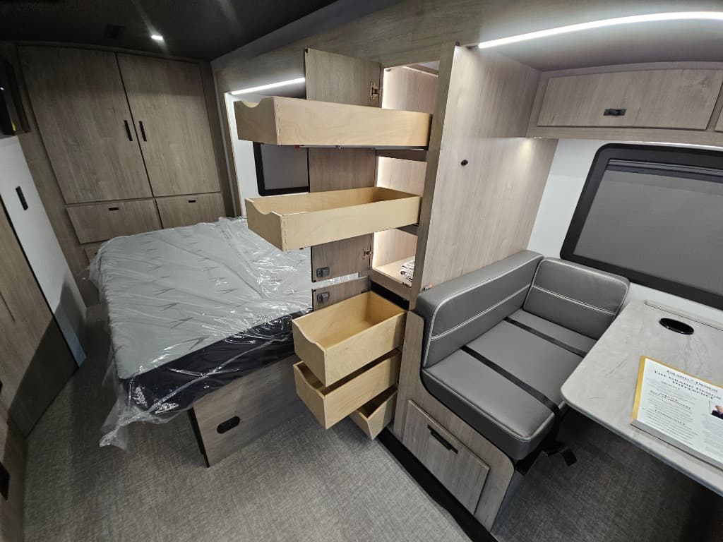 2026 Grand Design 2026 Grand Design Lineage Series M - thumbnail 14