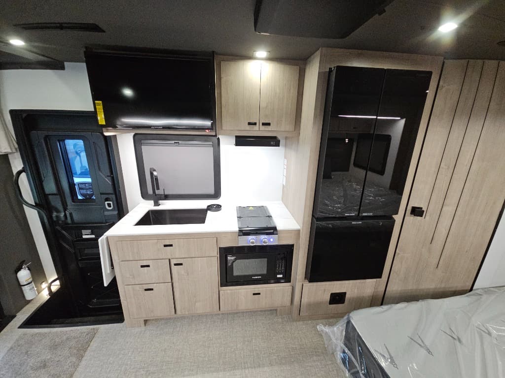 2026 Grand Design 2026 Grand Design Lineage Series M - thumbnail 21