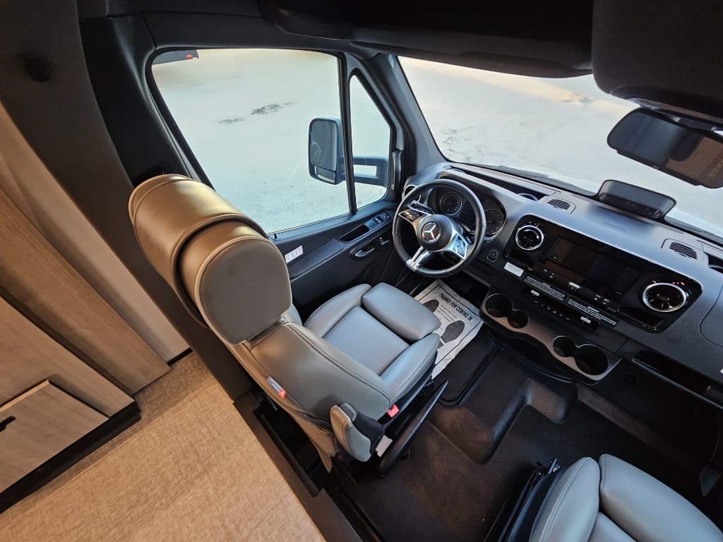 2026 Grand Design 2026 Grand Design Lineage Series M - thumbnail 40