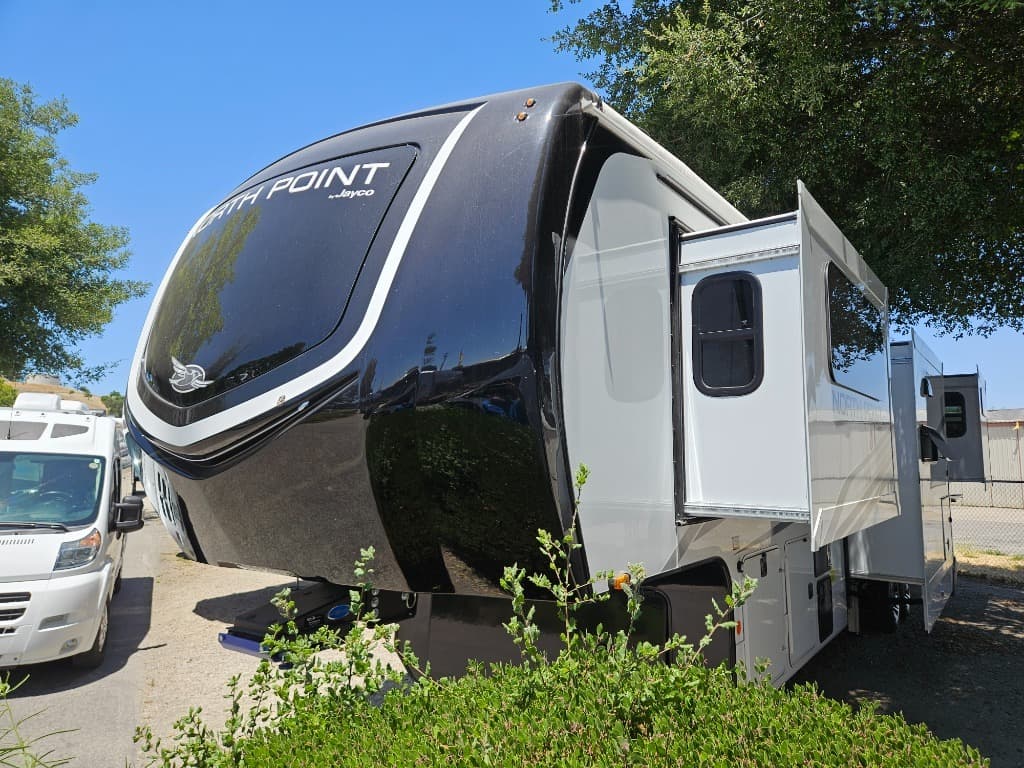 2025 Jayco 2025 Jayco North Point - thumbnail 4