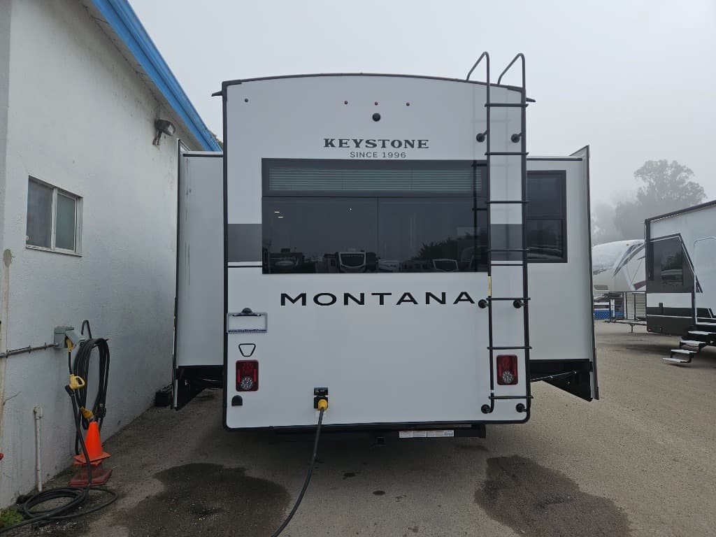 2026 Keystone RV 2026 Keystone RV Montana - thumbnail 3