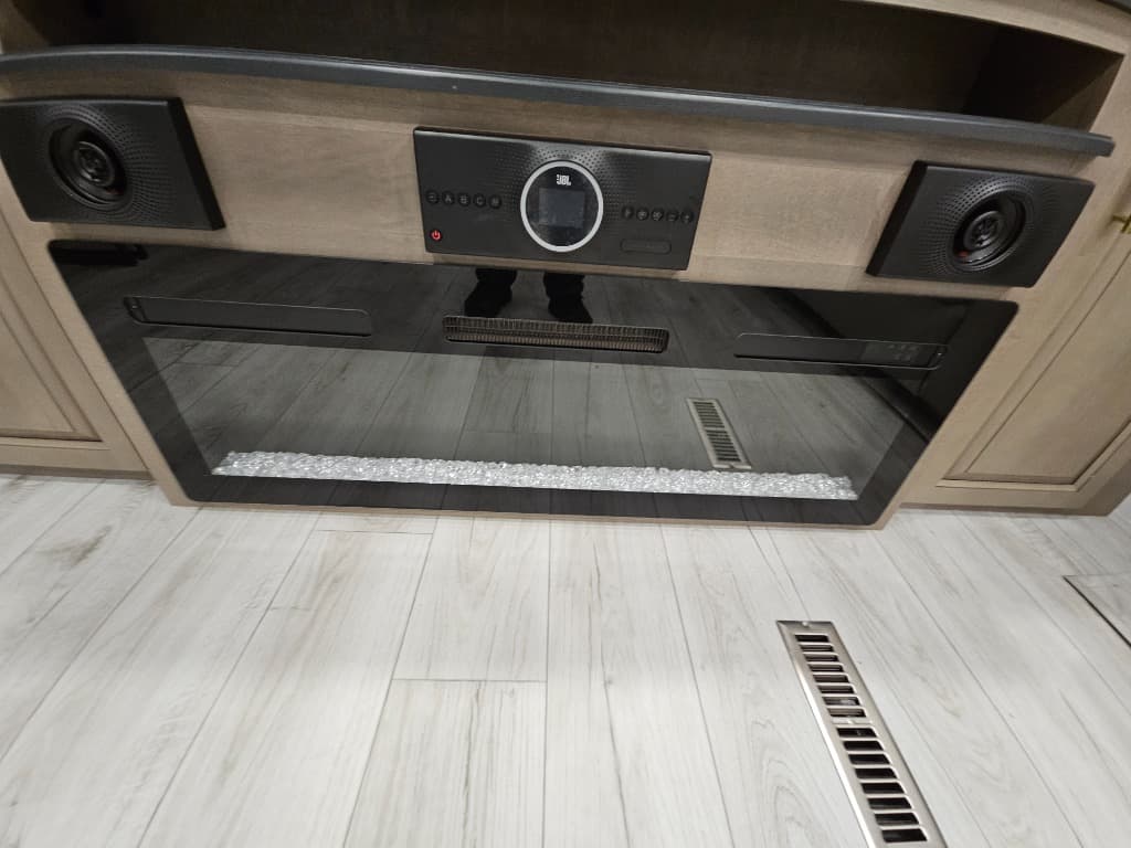 2026 Keystone RV 2026 Keystone RV Montana - thumbnail 17