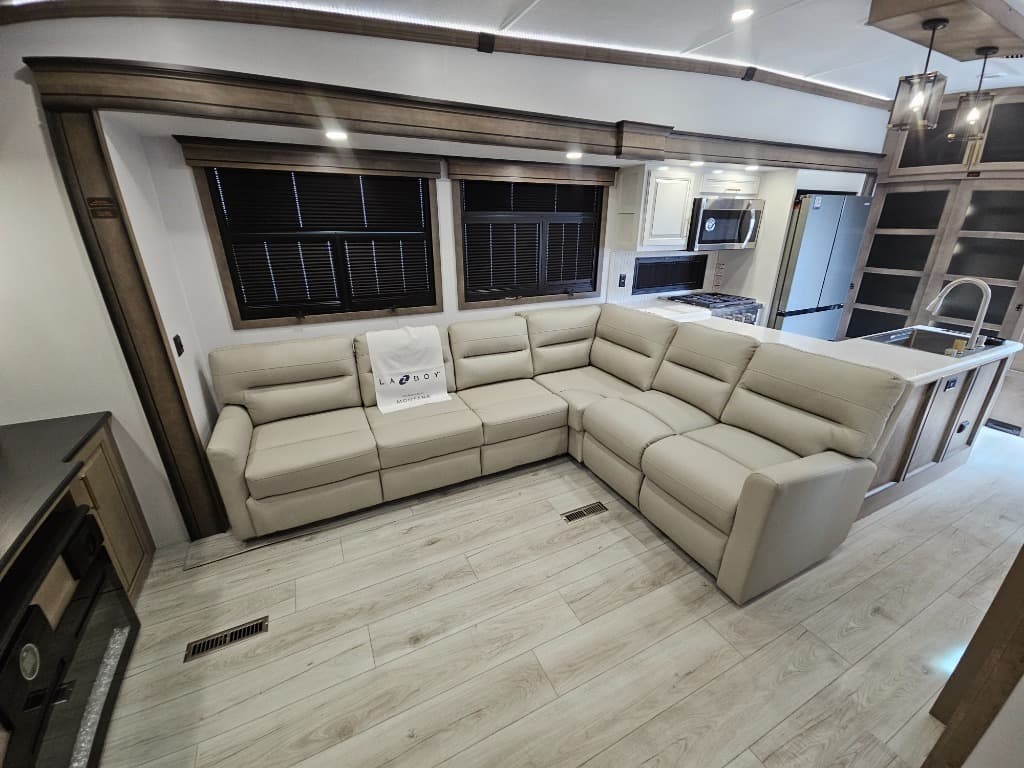 2026 Keystone RV 2026 Keystone RV Montana - thumbnail 21