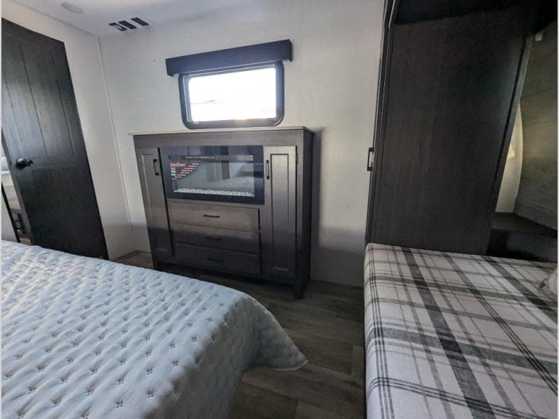 2025 Venture RV 2025 Venture RV SportTrek Touring Edition - thumbnail 5