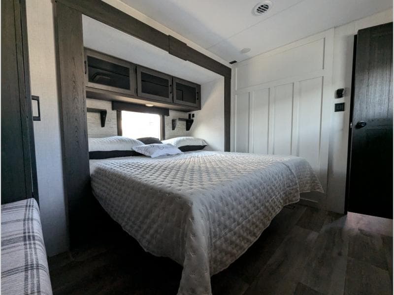 2025 Venture RV 2025 Venture RV SportTrek Touring Edition - thumbnail 6