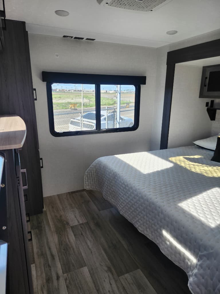 2025 Venture RV 2025 Venture RV SportTrek Touring Edition - thumbnail 9