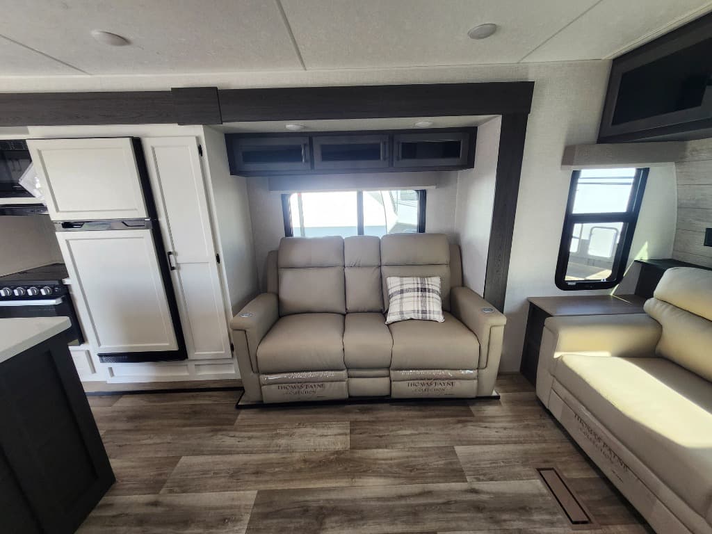 2025 Venture RV 2025 Venture RV SportTrek Touring Edition - thumbnail 21