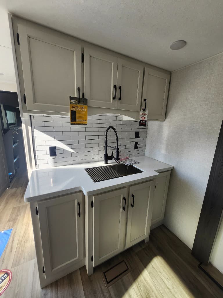 2025 Venture RV 2025 Venture RV SportTrek Touring Edition - thumbnail 26