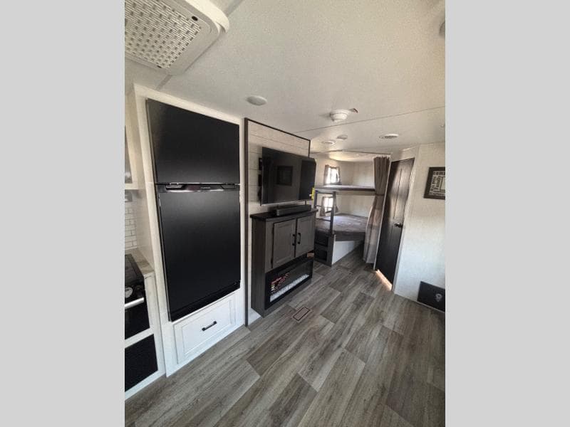 2025 Venture RV 2025 Venture RV SportTrek - thumbnail 3