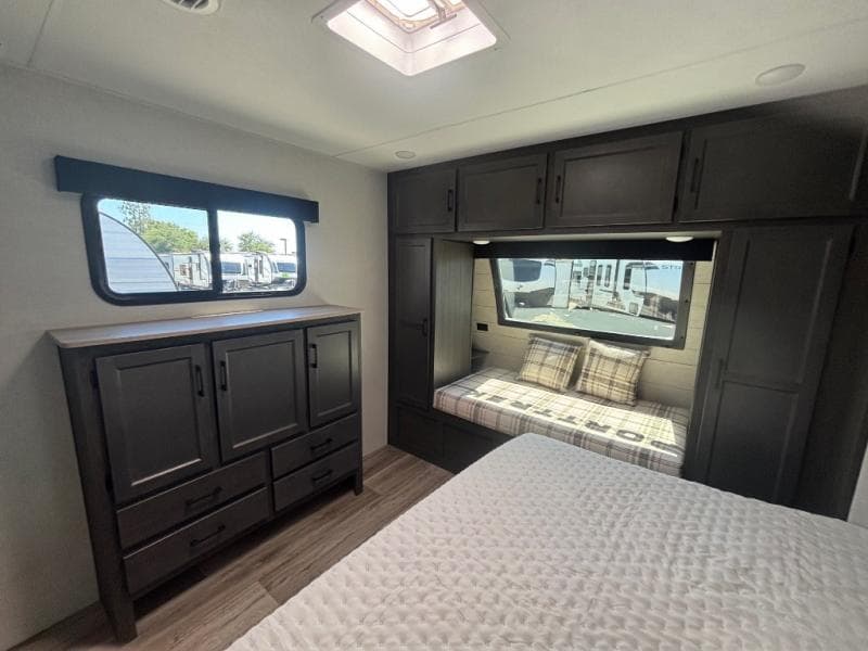 2025 Venture RV 2025 Venture RV SportTrek - thumbnail 5