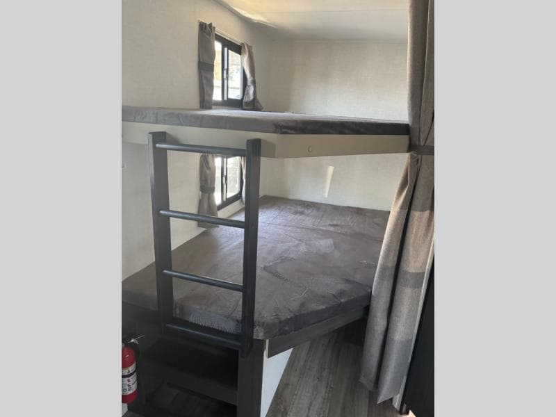 2025 Venture RV 2025 Venture RV SportTrek - thumbnail 8