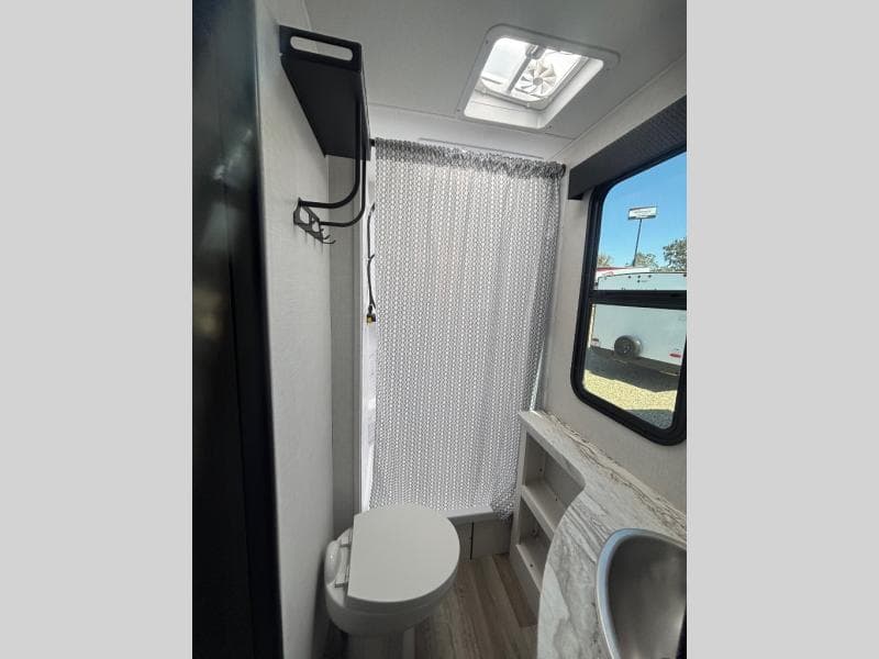 2025 Venture RV 2025 Venture RV SportTrek - thumbnail 10