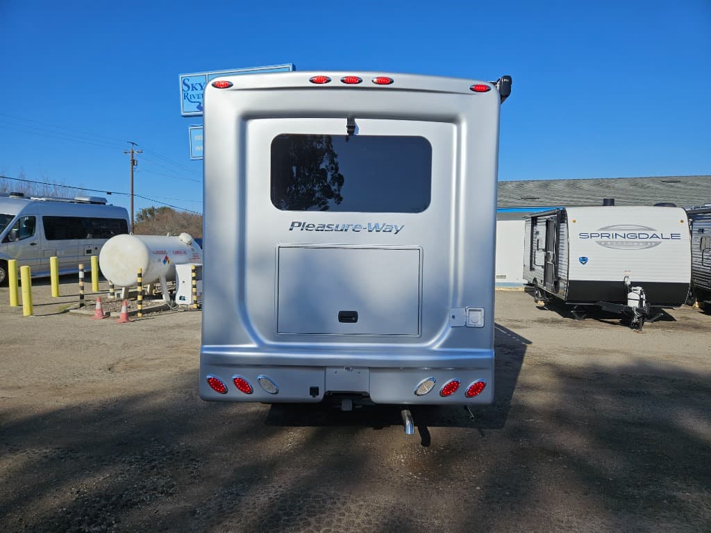 2025 Pleasure-Way 2025 Pleasure-Way Plateau - thumbnail 4