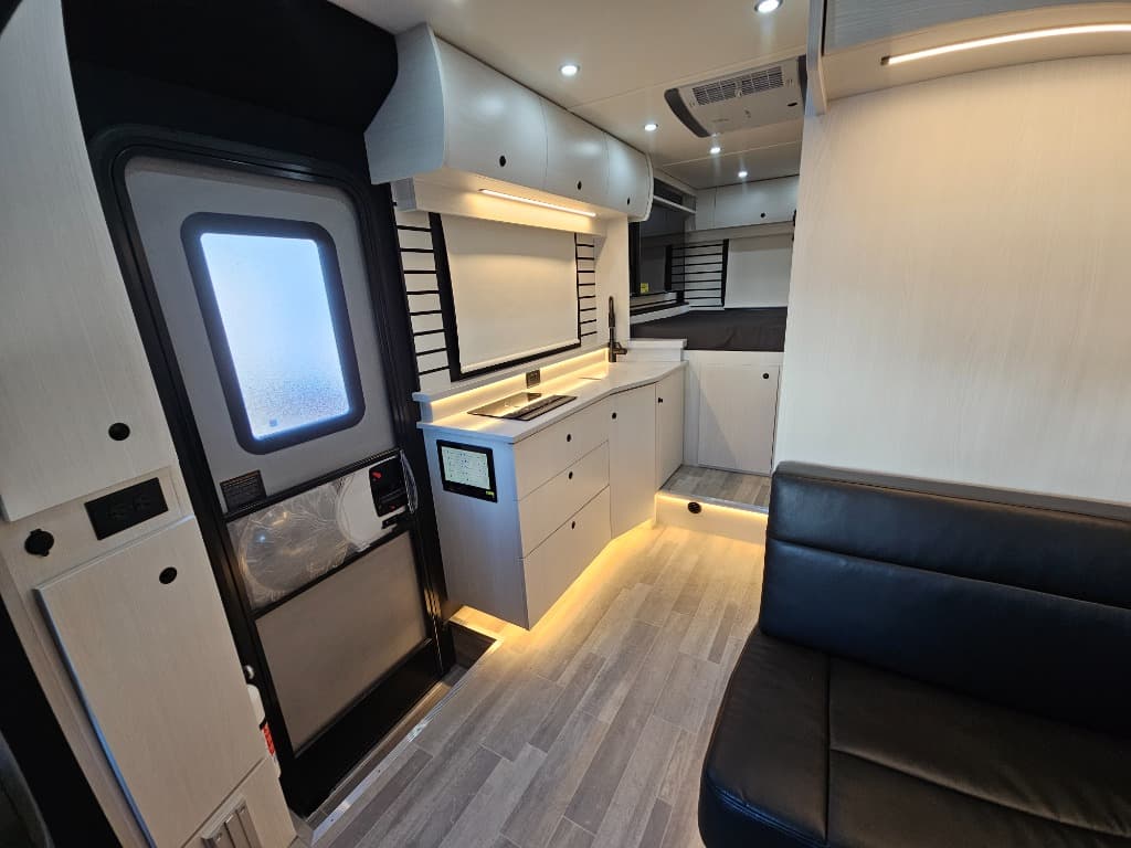 2025 Pleasure-Way 2025 Pleasure-Way Plateau - thumbnail 10