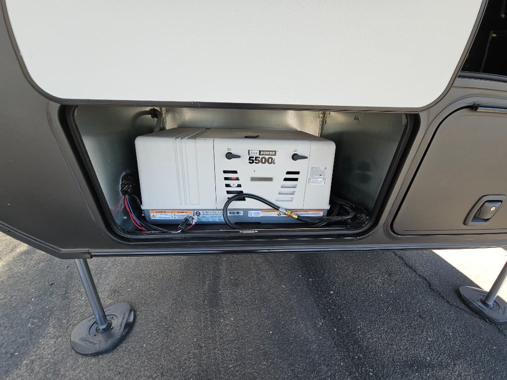 2026 Keystone RV 2026 Keystone RV Raptor - thumbnail 11