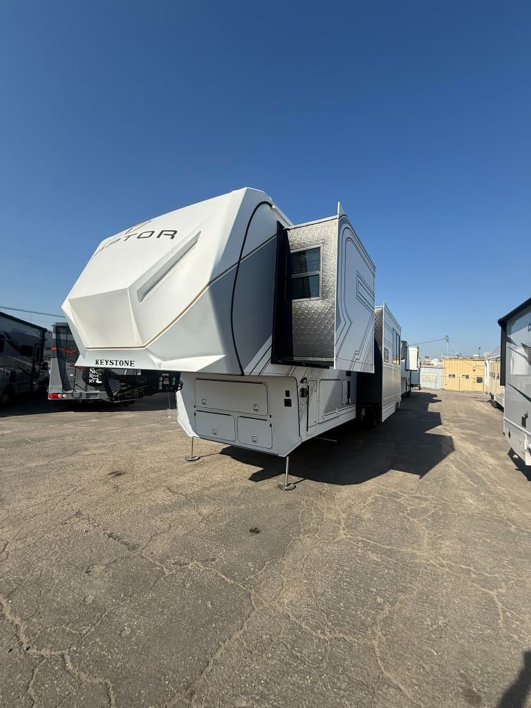 2026 Keystone RV 2026 Keystone RV Raptor - thumbnail 3