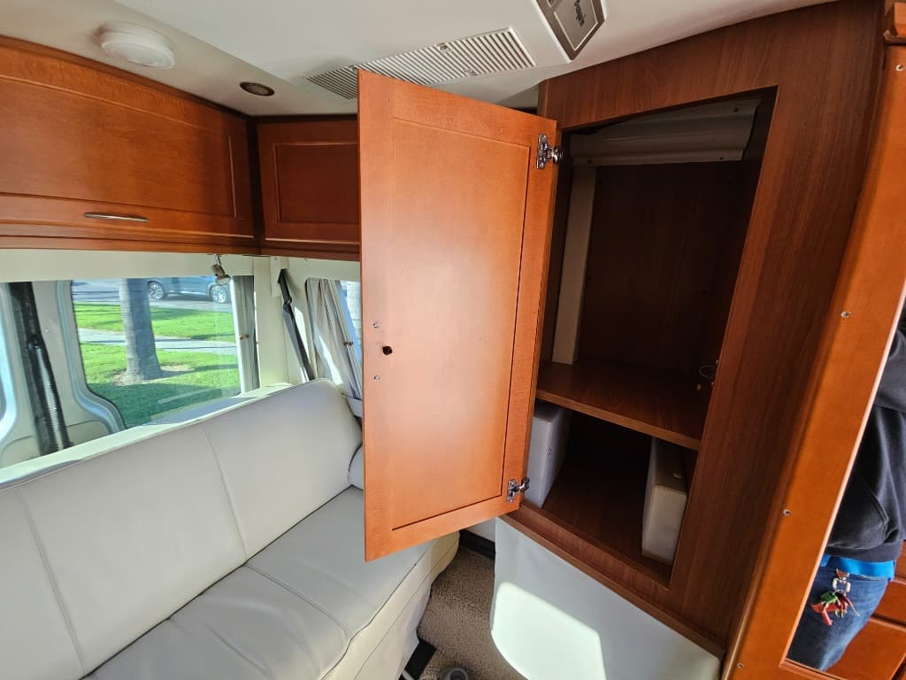 2008 Great West 2008 Great West Legend - thumbnail 27