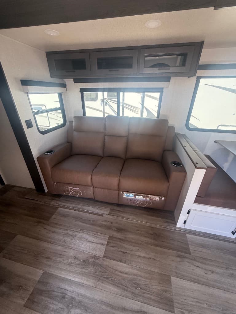 2026 Venture RV 2026 Venture RV SportTrek - thumbnail 8