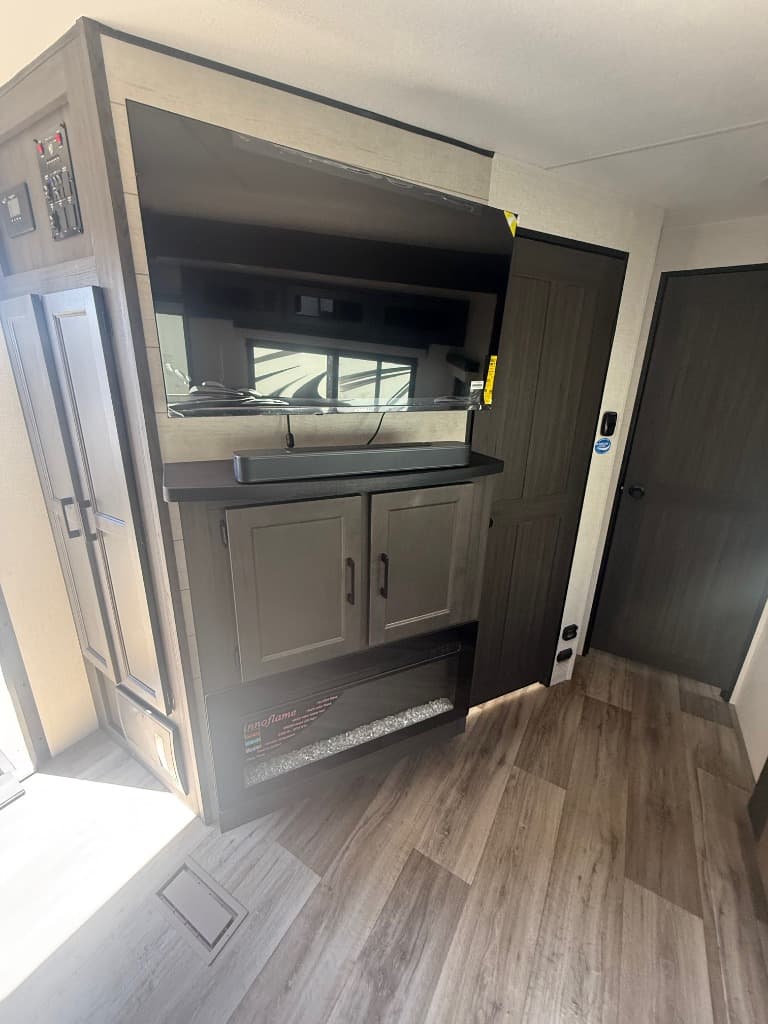 2026 Venture RV 2026 Venture RV SportTrek - thumbnail 10