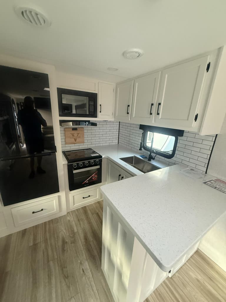 2026 Venture RV 2026 Venture RV SportTrek Touring Edition - thumbnail 7