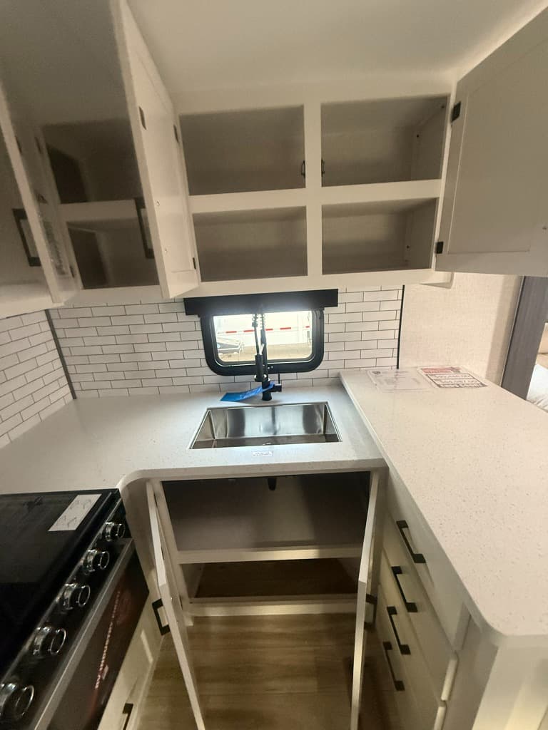 2026 Venture RV 2026 Venture RV SportTrek Touring Edition - thumbnail 18