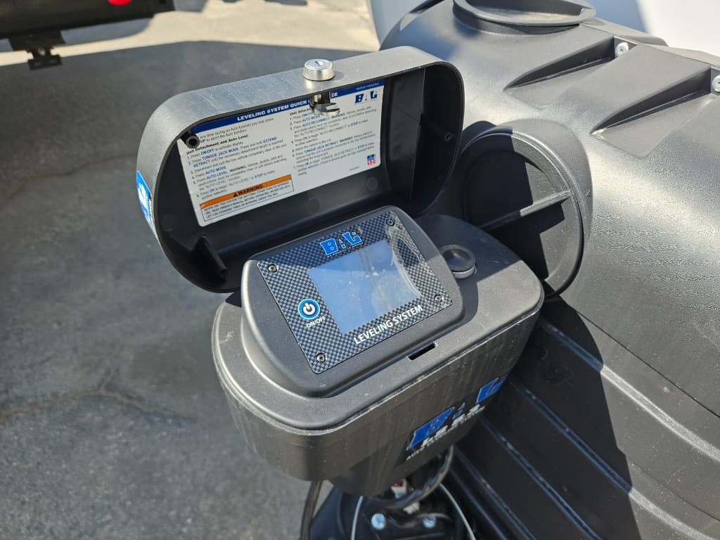 2026 Venture RV 2026 Venture RV SportTrek Touring Edition - thumbnail 24