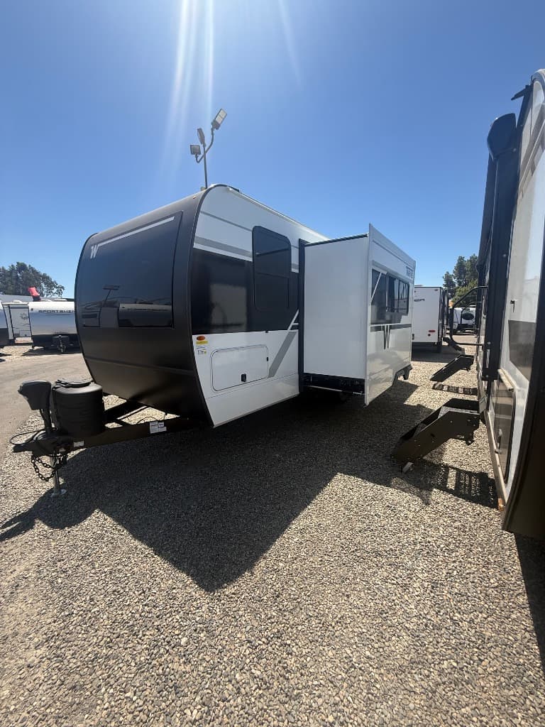 2026 Winnebago 2026 Winnebago Thrive - thumbnail 3